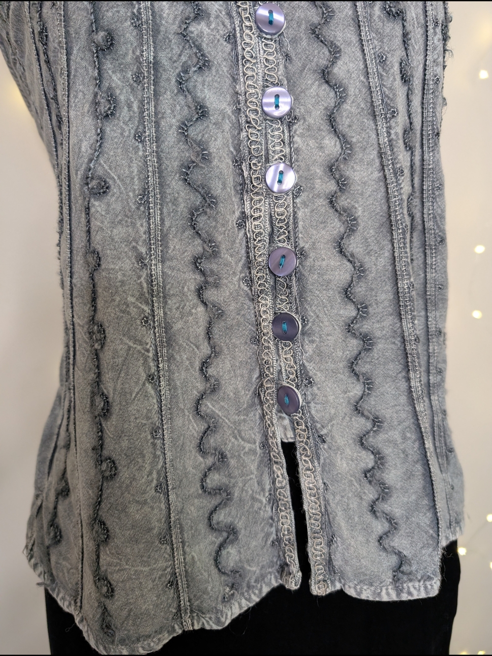 VTG Embroidered Gray Button-Front Top With Tie Waist - Picture 3 of 8